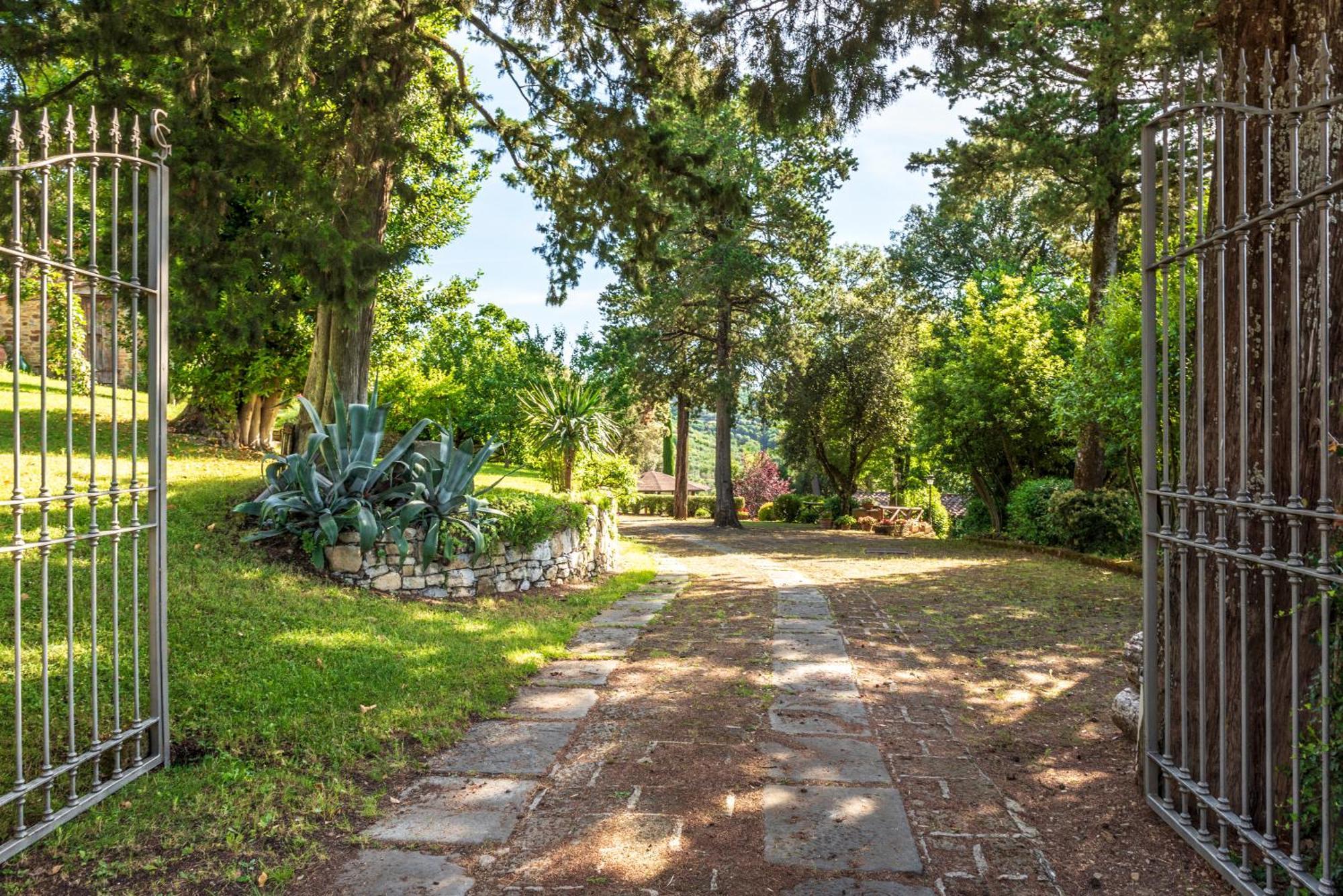 Aparthotel Castelletto Di Montebenichi Monte Benichi Esterno foto