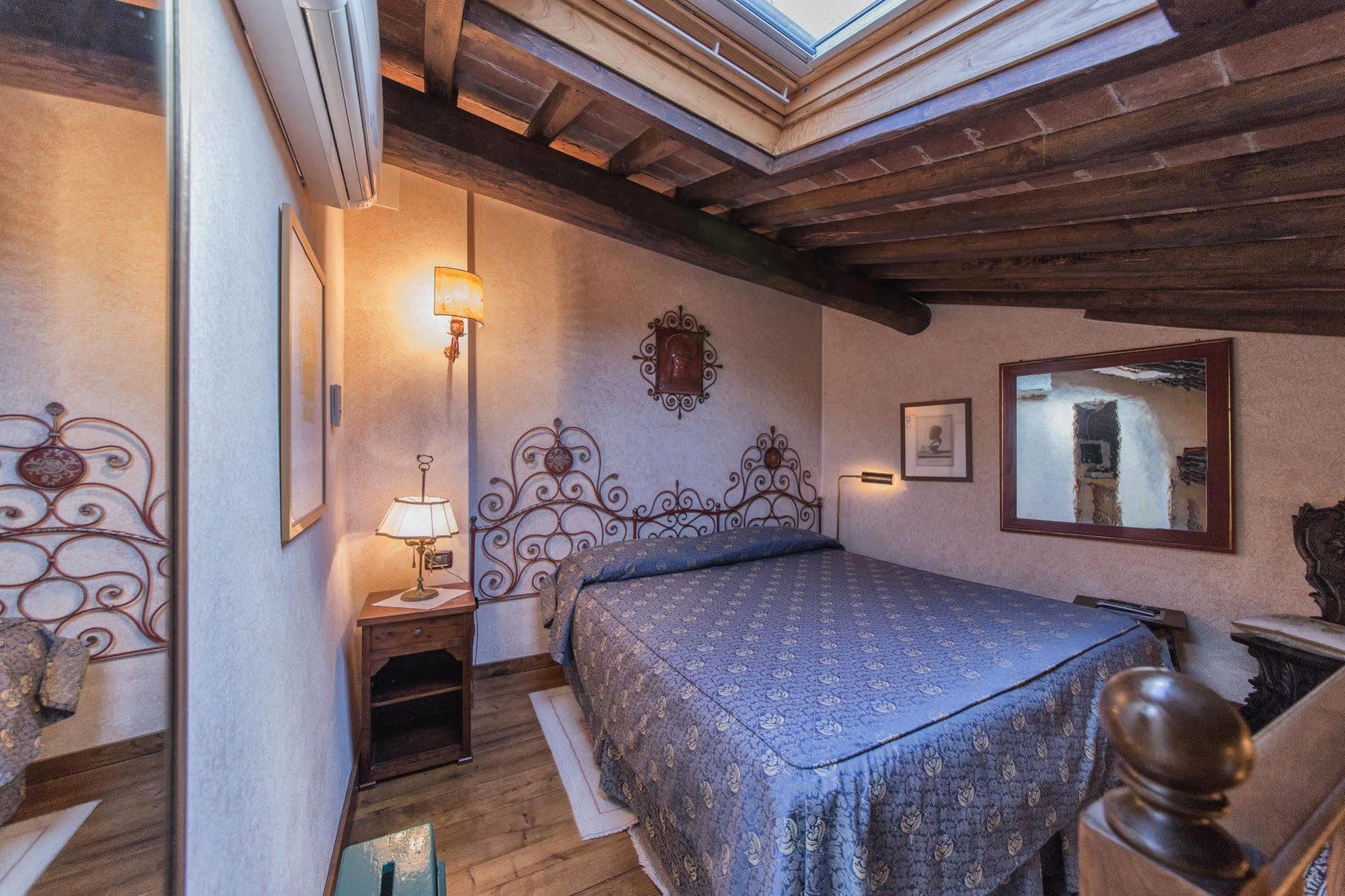 Aparthotel Castelletto Di Montebenichi Monte Benichi Esterno foto
